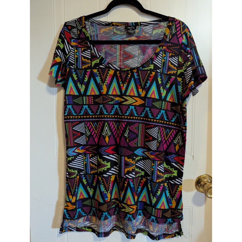 rue21 Women's XL Geometric Multicolor Scoop Neck Short Sleeve Knit Top Polyester
